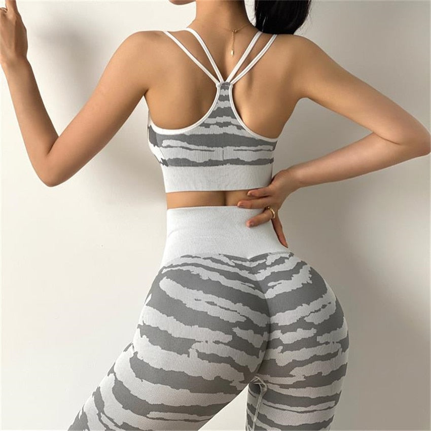 Seamless Ensemble Women Tiger Gym High Waist Scrunch Outfit - activesportslife